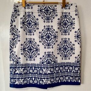 Ann Taylor| Navy & White Medallion Patterned Lined Pencil Mini Skirt Sz 6P